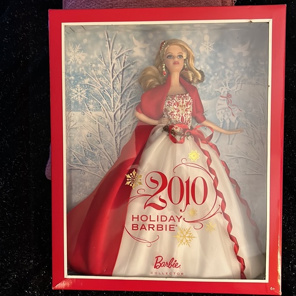 HOLIDAY BARBIE 2010 - Picture 2 of 6